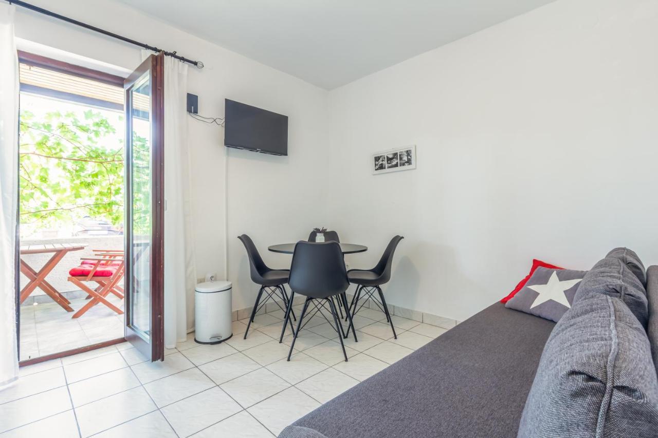 Apartments Vladan With Terrace Baška Exterior foto